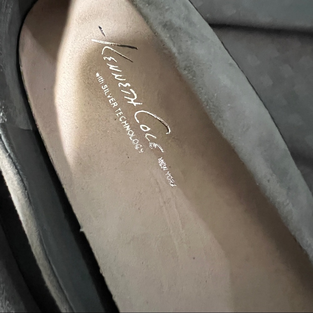 Kenneth Cole Run Away Gray Suede Patent Heel Cap Toe Flats size 8.5 - Picture 6 of 11